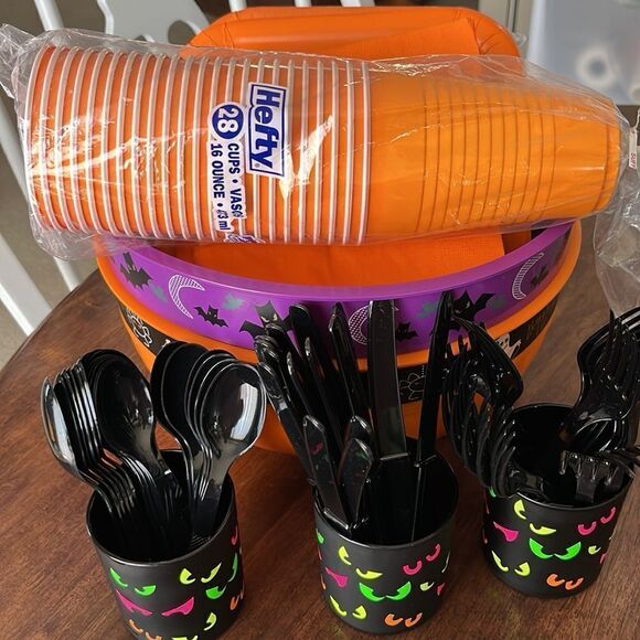 Halloween Party Items- Party Bowls, Plates, Napkins, Spoons, Knives, Forks, Cups - Picture 15 of 16